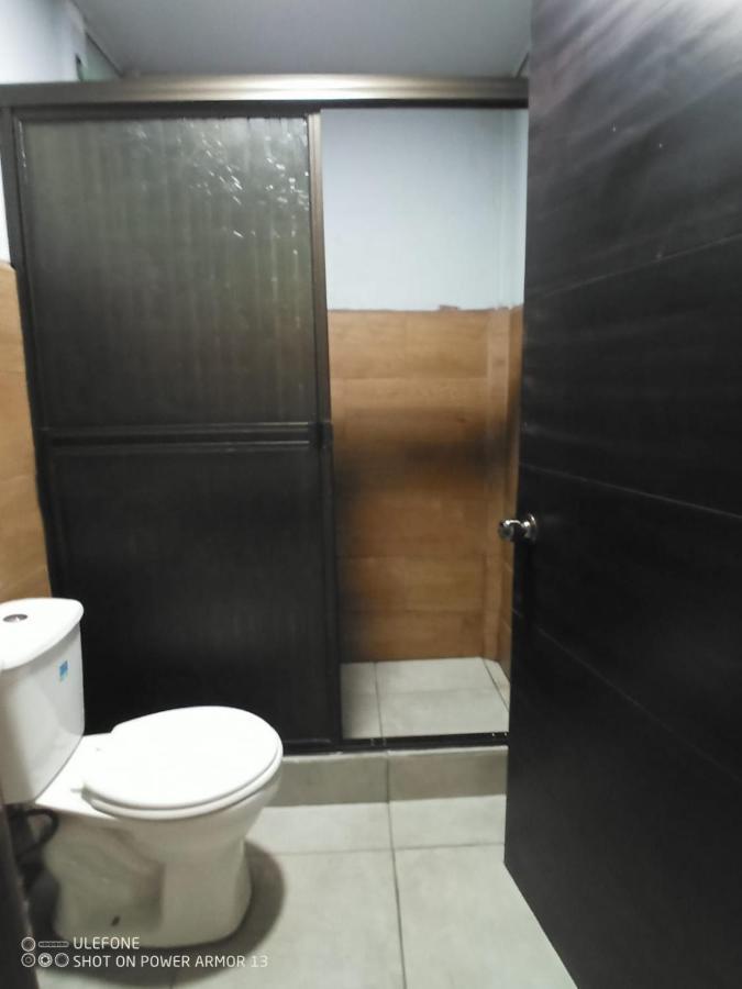 Hogar Tico-Estadounidense Cerca De Aeropuerto アラフエラ エクステリア 写真