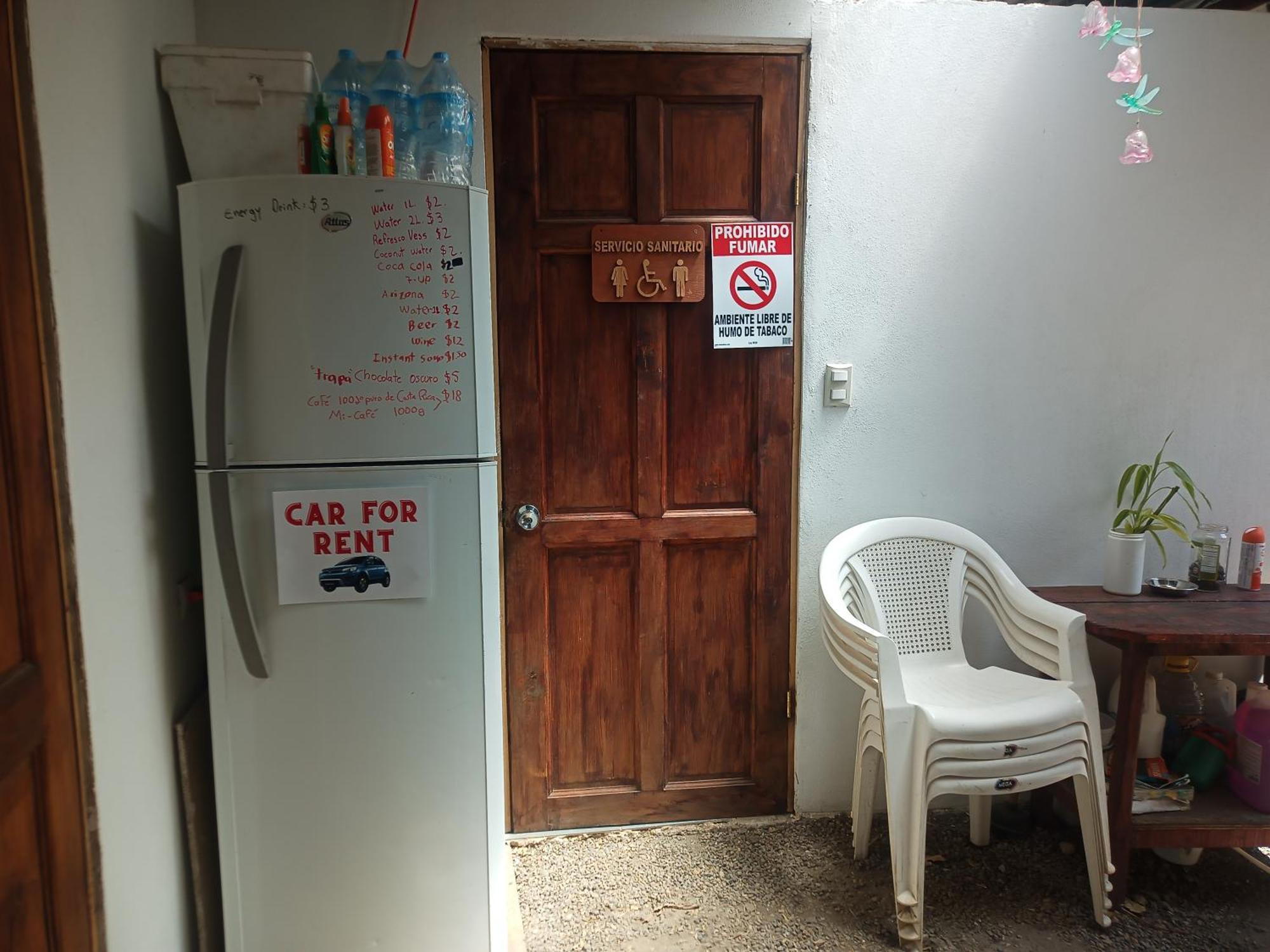 Hogar Tico-Estadounidense Cerca De Aeropuerto アラフエラ エクステリア 写真